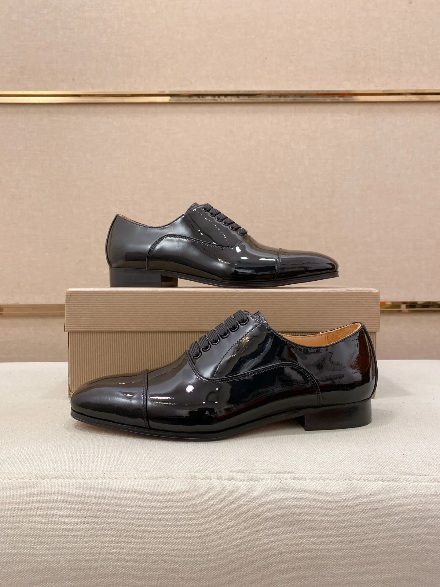 Men's shoes💰:620💰 CL Red bottom series top purchasing agent🔍🔍🇮🇹Italian imported cowhide surface, all imported sheepskin lining💪💪, completely 1⃣️ to 1⃣️reproduction🇮🇹💪💪, ⚠shoes Bottom: The original factory provides the original bottom, the exclusive movable molded bottom is super comfortable, ⚠Original factory follow-up goods, 🔍🔍high quality, you can enter and leave the counter at will, welcome to compare⚠ Code number: 39-44 (38 can be customized, 45 is non-refundable)